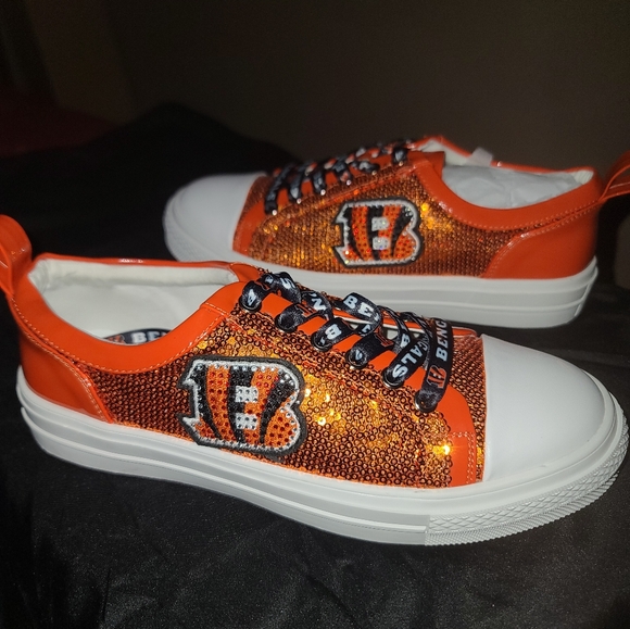 Shoes - NWOT Women's Sequin Sneakers